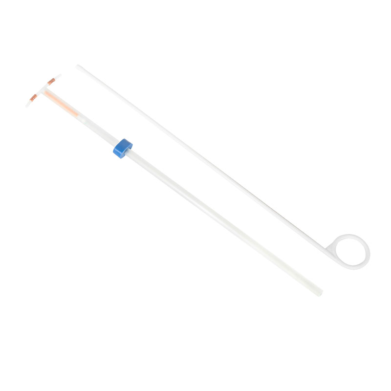 Dispositivo anticonceptivo  Intrauterino T de Cobre (Cu) modelo 380 A, plástico grado médico 77% y sulfato de bario USP 23%, con filamento largo de 30 cm, tubo insertor, tope y émbolo insertor. El cobre tiene una pureza del 99.99%, su área de cobre garantiza la alta efectividad y seguridad de 5 años de uso continuo. Está fabricado con materiales grado médico, lo que garantiza inocuidad, su monofilamento largo ayuda en la localización in situ, así como en su remoción. Esterilizado mediante el uso de Rayos Gamma.