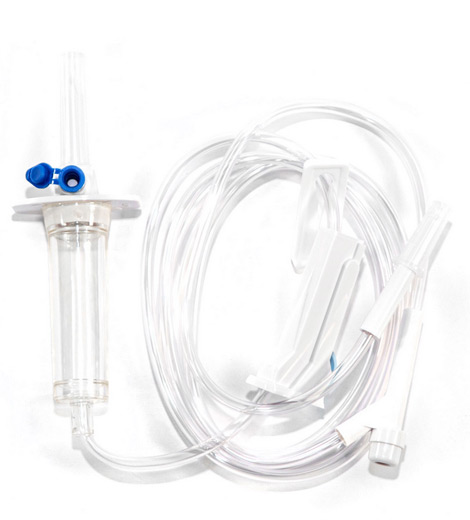 Nuestros equipo de venoclisis DL por gravedad de uso es en el área médica destinados a ingresar por vía intravenosa, ya sea periférica o central, la infusión continua de fluidos. Disponible en varias  presentaciones: Normogotero  (entre 28 y 32 gotas por minuto), Microgotero ( 56 a 64 gotas por minuto), Volúmenes Medidos (100ml de capacitad en Bureta) y en versiones de sitios de inserción libres de aguja. Elaborados de plástico grado medico , estériles y desechables.  